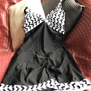 NWOT XXL swimsuit with matching shorts